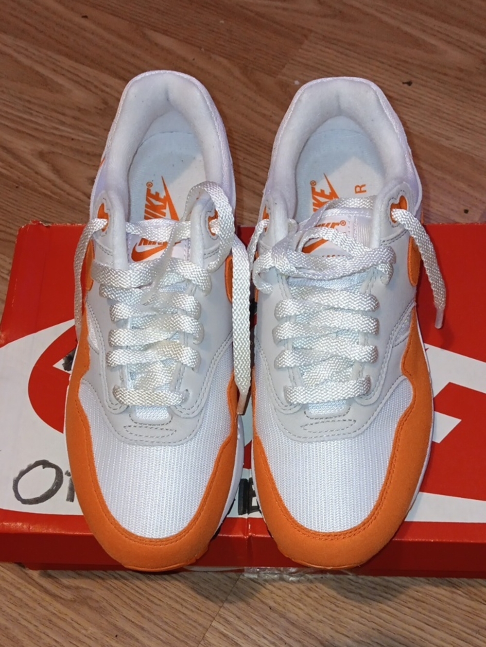 ORANGE AIR MAX 1